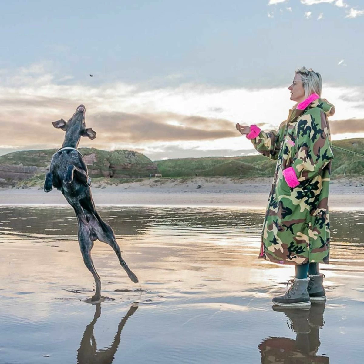 Dryrobe Long Sleeve - Camo / Pink 8 Dryrobe Long Sleeve - Camo / Pink - Image 6