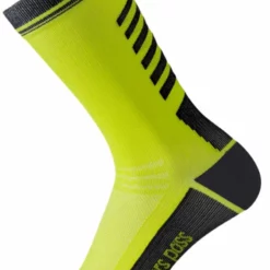 SHOWERS PASS LIGHTWEIGHT WATERPROOF PADDLE BOARD SOCKS - YELLOW